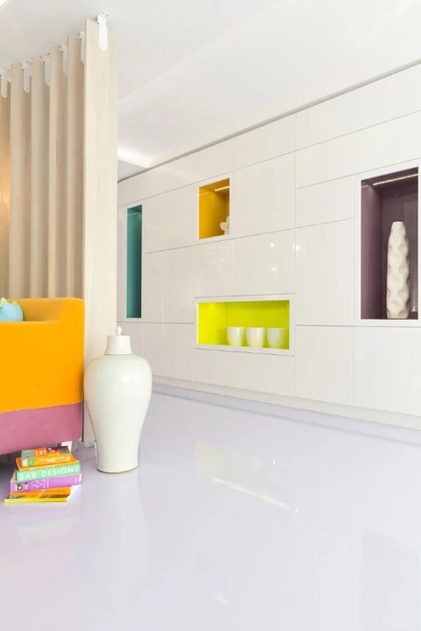 modernes apartment mit lebendiger farbpalette nicola katrib wohnzimmer