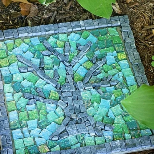 mosaik im garten baum motiv grünblau