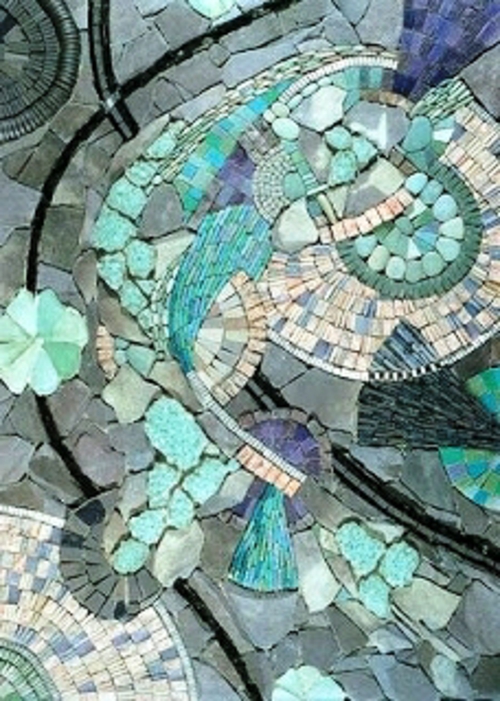 mosaik im garten seladongrün grau steine