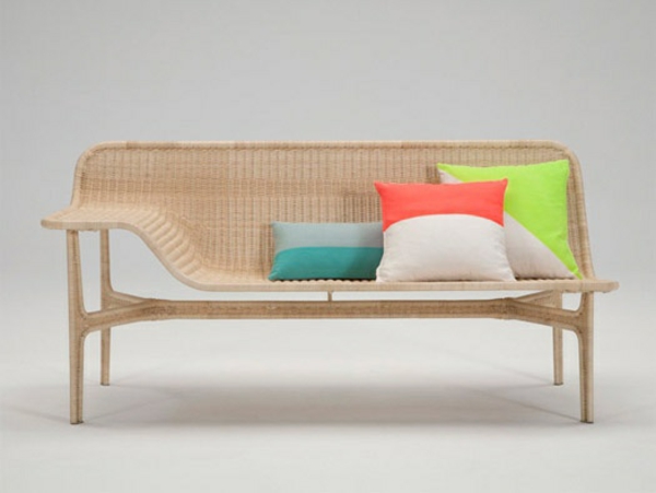 Sitzbank mit Rückenlehne aus Rattan interessant design idee nachhaltig