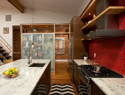 rote Küchenrückwand kühlschrank spüle ziegel wand