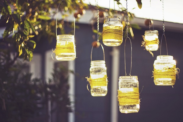teelichter gläser Bastelideen im Garten gartenbeleuchtung selber machen