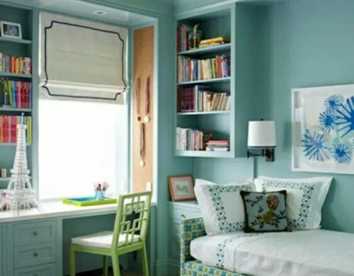 Farbgestaltung fürs Jugendzimmer mit Schreibtisch und Bett 