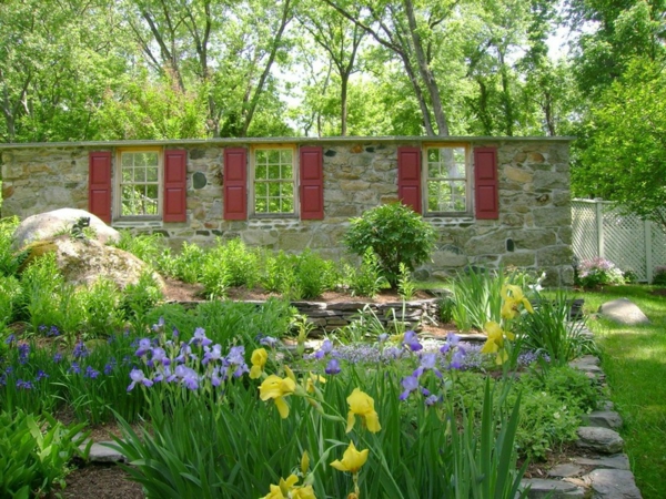 Gartenzubehör und Gartendeko rustikal pflanzen landschaft