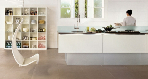 Küchenrückwand einbauen dezent weiß glatt minimalistisch