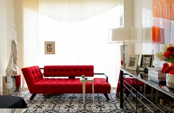 rot bettdecke teppich gemustert Schlafzimmer in Rot und Weiß 