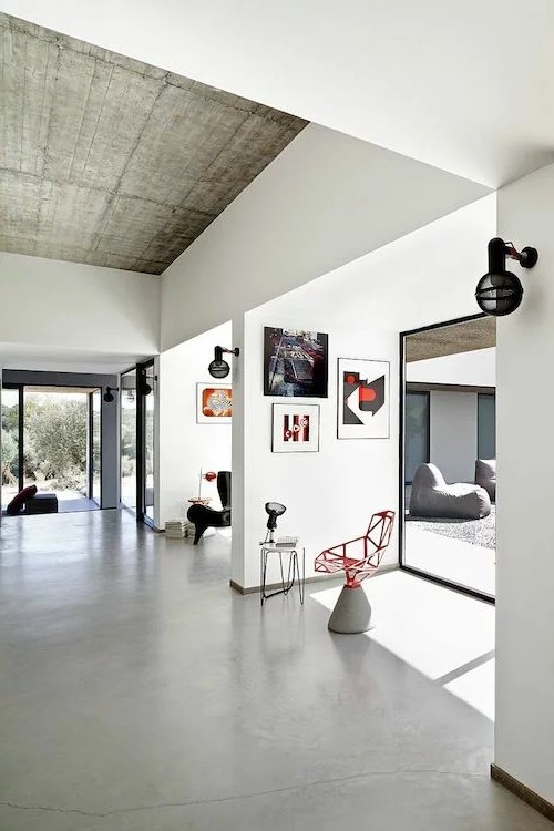 modern originell industriell minimalistisch Deckengestaltung im Wohnzimmer 