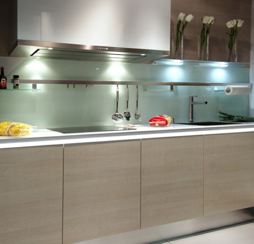 glanzvoll farben robust Wohnideen für Küche Glasrückwand 