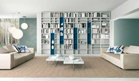 bücherregal wandfarbe blau sofa modernes wohnzimmer minimalistisch