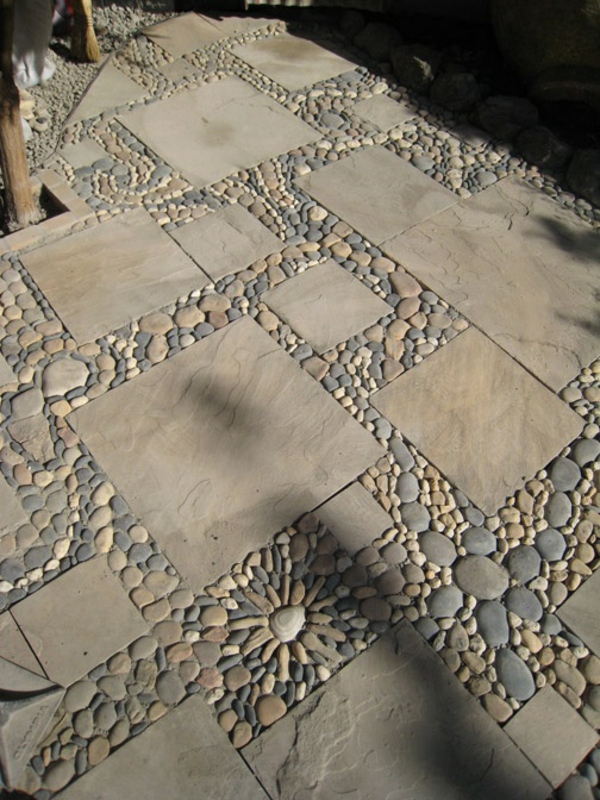 gartendesign mit steinplatten kieselsteine mosaik
