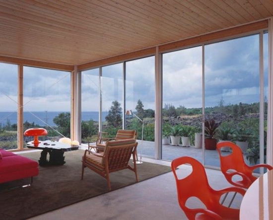 glaswand aussicht natur modern wohnzimmer gestalten terrasse schiebetüre