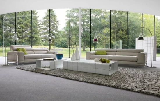 glaswand fenster blick natur modernes wohnzimmer gestalten