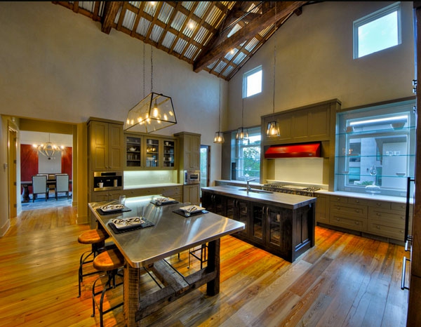 Ein Industrieller Edelstahltisch bietet moderne Eleganz