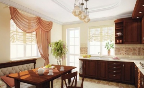 Küchenvorhänge dienen als Sonnenschutz und peppen Ihre Küche auf