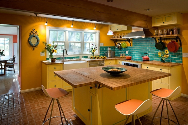 küchenrückwand türkis fliesen gelb leuchtend hocker lehnen küchenarbeitsplatte