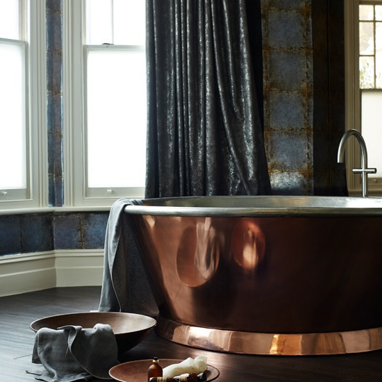 luxus schein funkelnd kupfer badewanne gardinen schwarz 