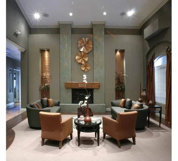luxus wohnzimmer mit goldenen akzenten sofas 