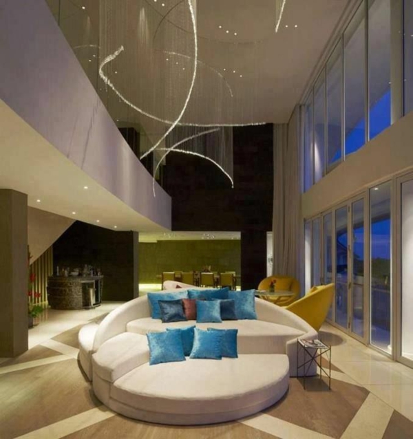 luxus wohnzimmer rundes sofa in blau beleuchtung