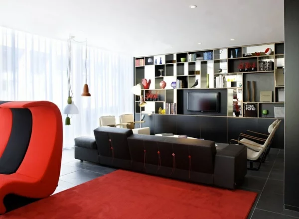 luxus wohnzimmer schwarzes sofa roter teppich stuhl wandschrank 