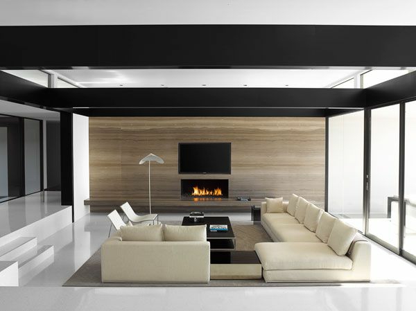 minimalistische gestaltung im wohnzimmer niedrige schwarzweiße decke