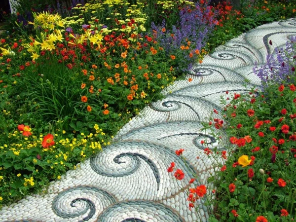 mosaik pfad gartengestaltung ideen sommerblumen natursteine rund