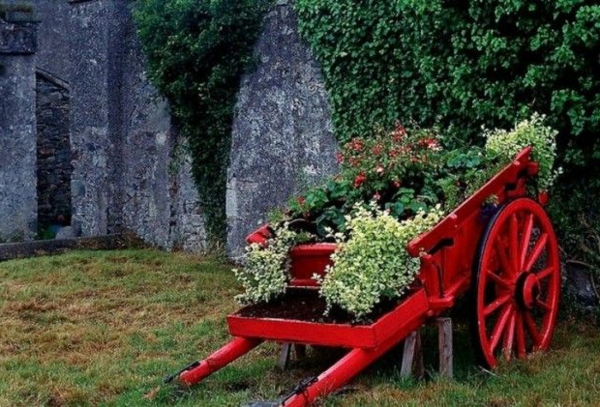 rollwagen holz rot bemalt pflanzen landschaft Gartenzubehör und Gartendeko
