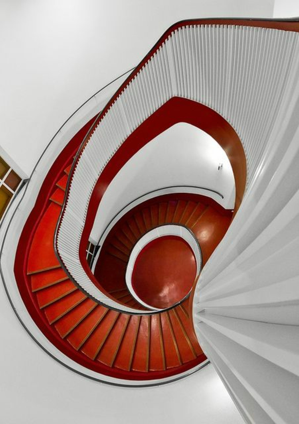 rot weiße spiraltreppe gestalten designideen interior