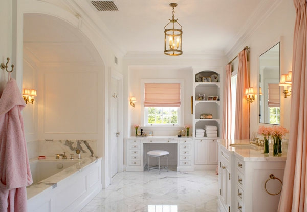 stilvolle frisierkommode im badezimmer weiße holzmöbel dekoideen