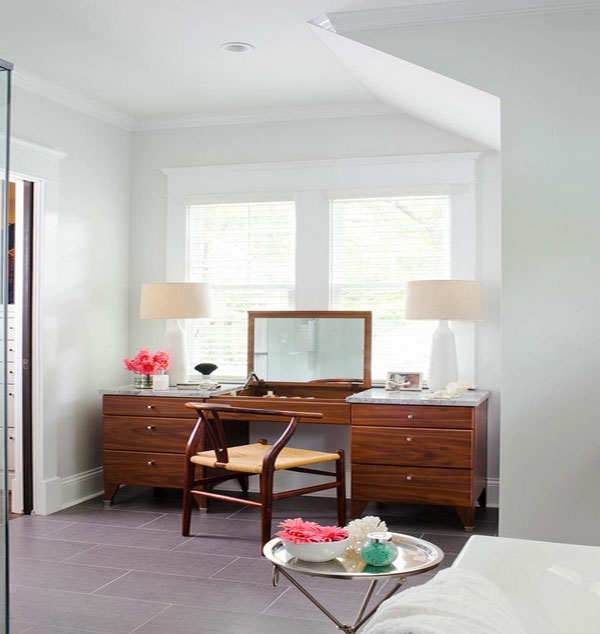 stilvolle frisierkommode wohnzimmer spiegel holzmöbel blumentopf