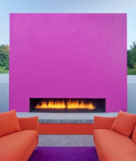 terrassengestaltung ideen modern außenmöbel sofa deko kamin farbgestaltung lila purpur