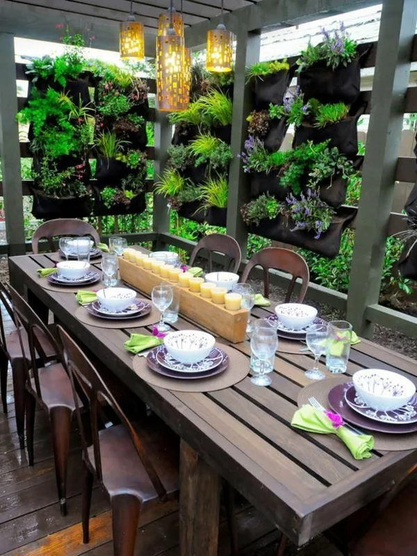 terrassengestaltung modern essecke bepflanzung dekoration kerzen