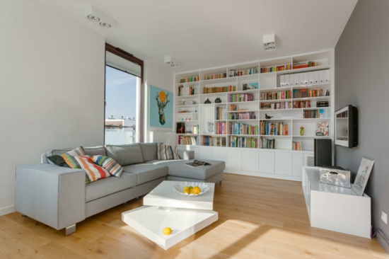 wandgestaltung modernes wohnzimmer bücherregal modularessofa