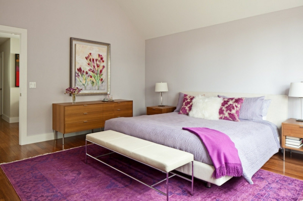 wohnung einrichten ideen schlafzimmer textilien farbenn lila