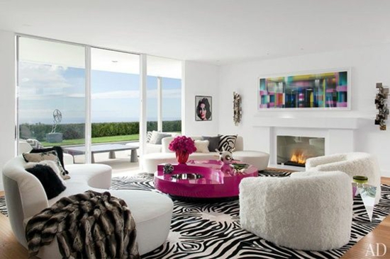 wohnzimmer gestalten moderne designer möbel glaswand zebra muster teppich
