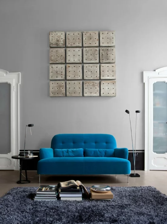wohnzimmer sofa modern blau wanddeko teppich