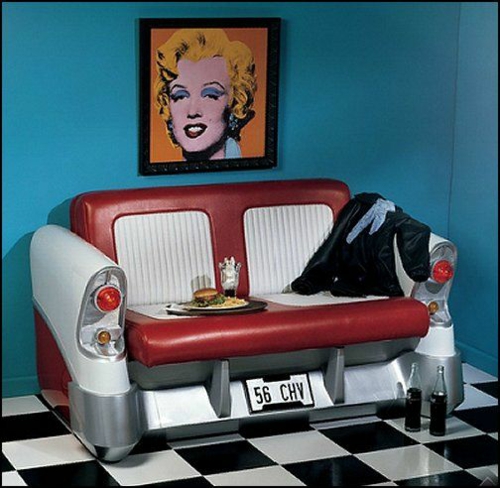 wohnzimmergestaltung ideen retro stil sofa autoteile pop art