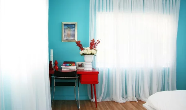 Ideen blau Farbgestaltung und Wandfarben schlafzimmer gardinen