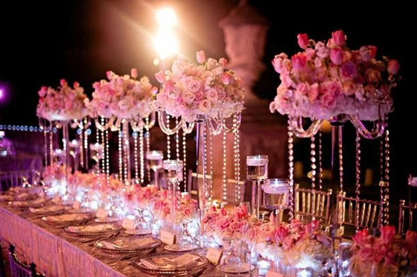 Hochzeitstisch Deko blumen beleuchtung hochglanz rosa