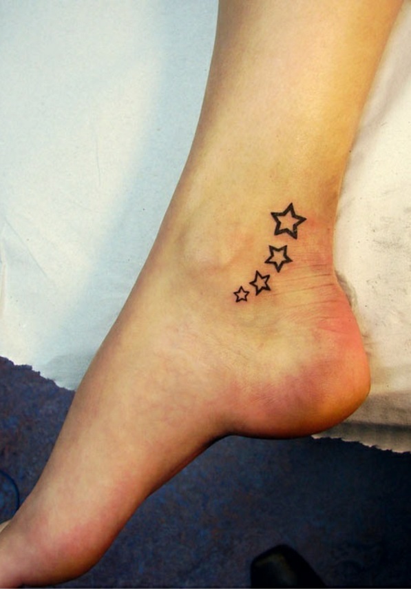 Tattoos mit Sternen fuß schwarz damen