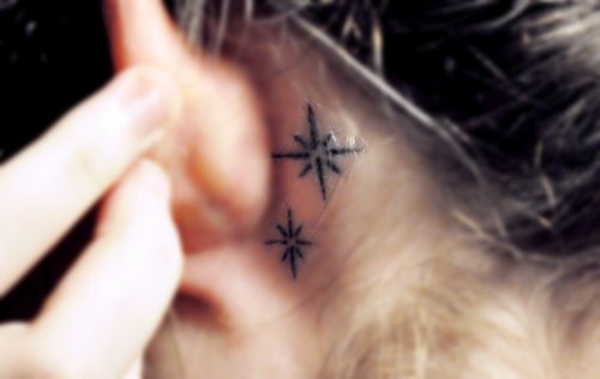 Tattoo Sterne bilder vorlage bedeutung ohr