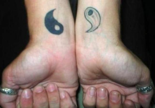 Yin und Yang tattoo handgelenk