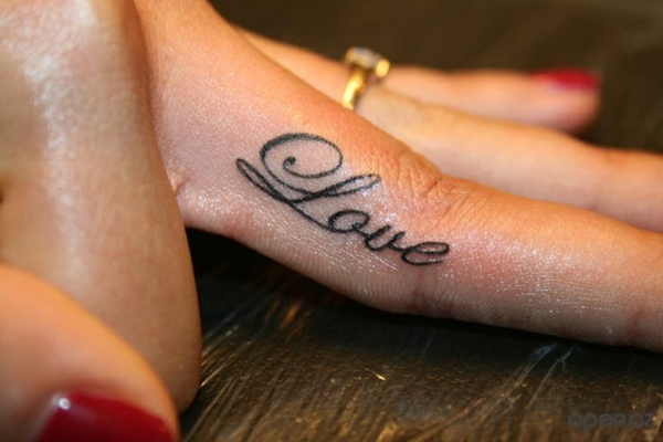finger tattoo schriftarten love tattoo sprüche