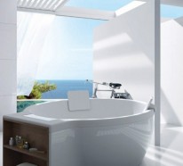 Freistehende Badewanne im modernen Badezimmer