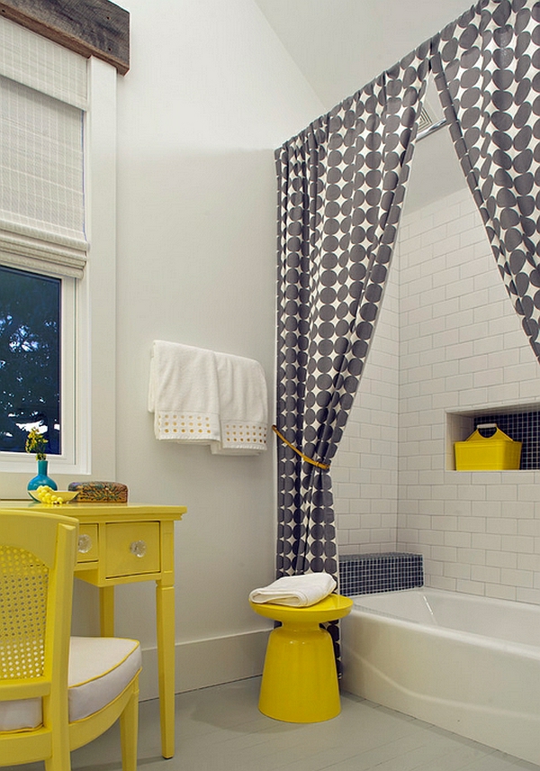 gelbe glanzvoll badewanne gardinen badezimmer beistelltisch