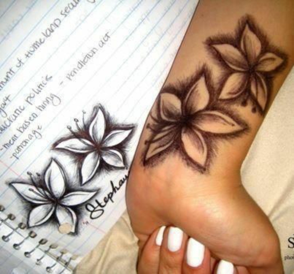 Tattoos blumen namen mit Tattoo Blumen