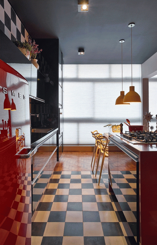 inneneinrichtung ideen küche design rote möbel schachbrett bodenbelag