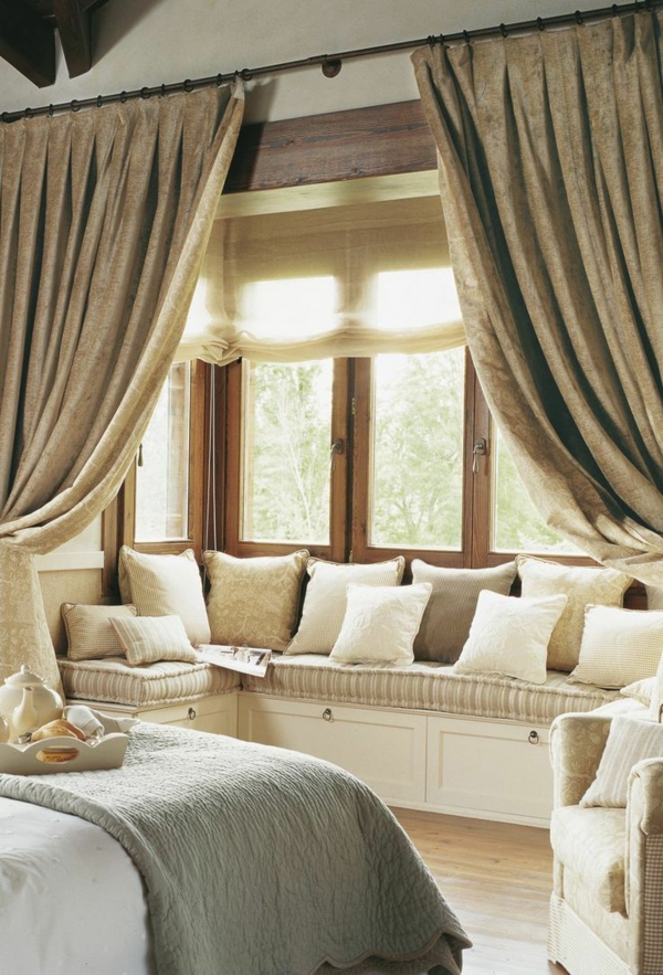 interior design schlafzimmer gardinen trennwand sitzecke am fenster