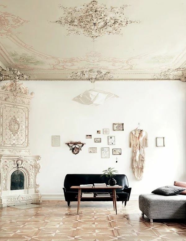 klassische interior gestaltung ornamentenreich sofa tisch 