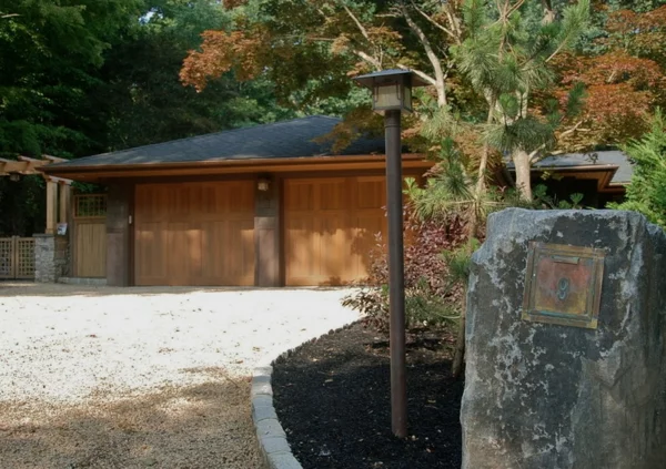 landhaus vila vorgarten mit kies briefkasten eingebaut naturstein