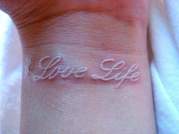 love life schriftarten handgelenk tattoo weiß tattoo sprüche